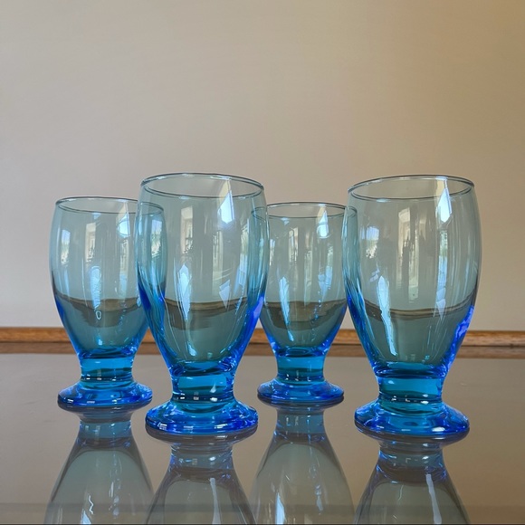 Set of 4 Footed Teardrop Cobalt Drinking Glasses